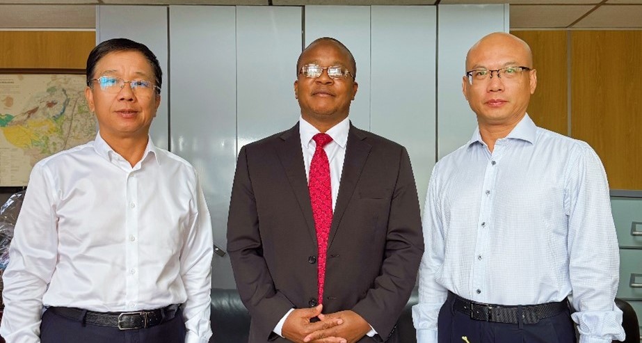 集团董事长王平卫拜会津巴布韦新任矿业部长波莱特&middot;坎巴穆拉