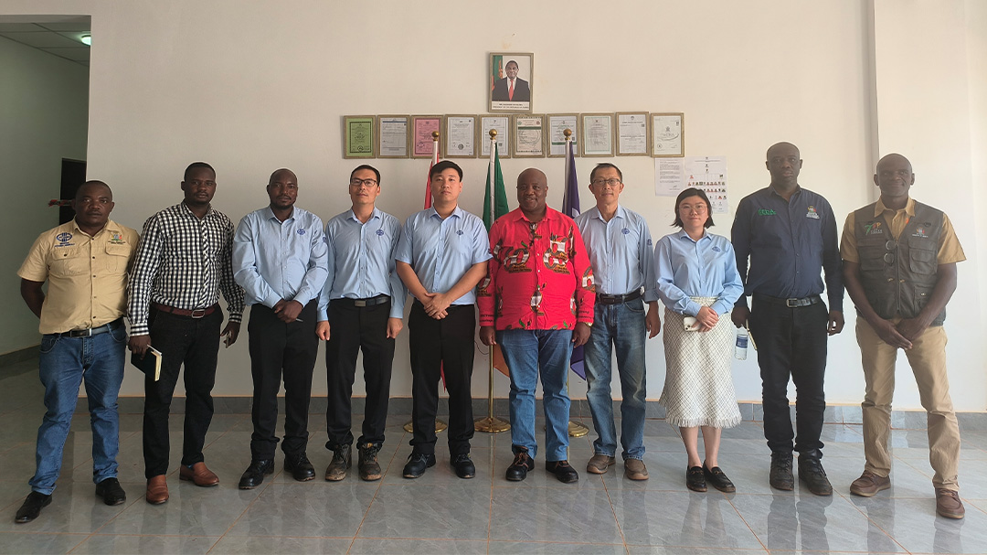 赞比亚中央省省长莅临中矿卡通巴项目考察指导